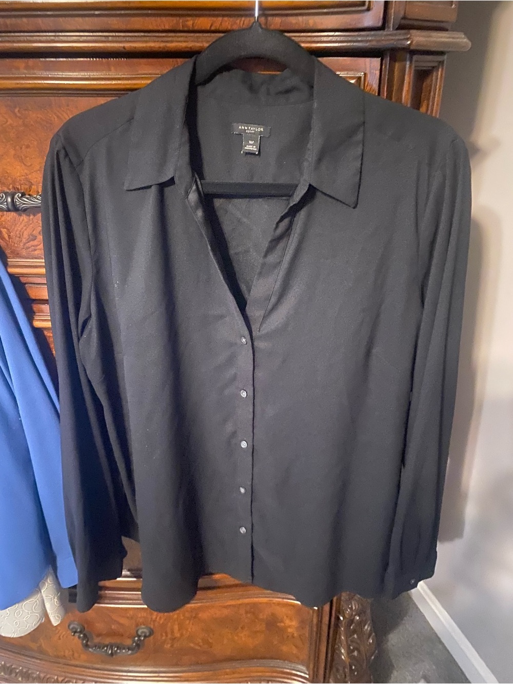 Ann Taylor black essential Button Down Blouse
